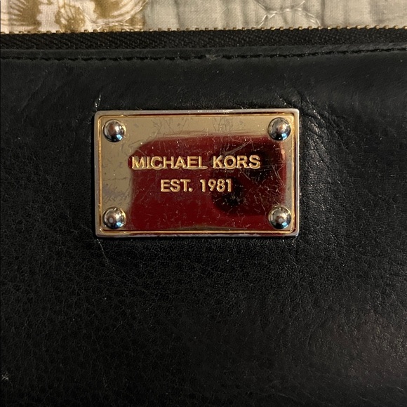 Michael Kors Jetset Navy Leather Zip Wallet - Picture 2 of 4